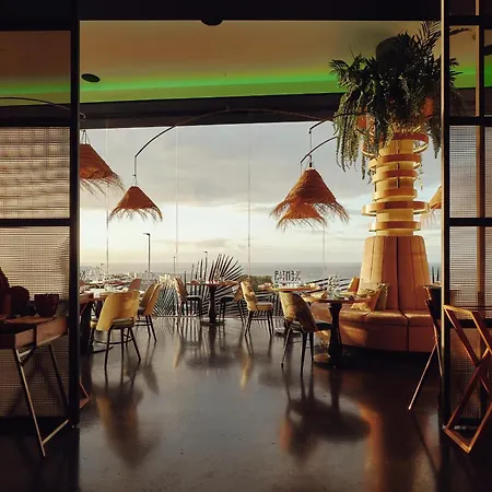 Elements By Alondra Puerto del Carmen (Lanzarote)