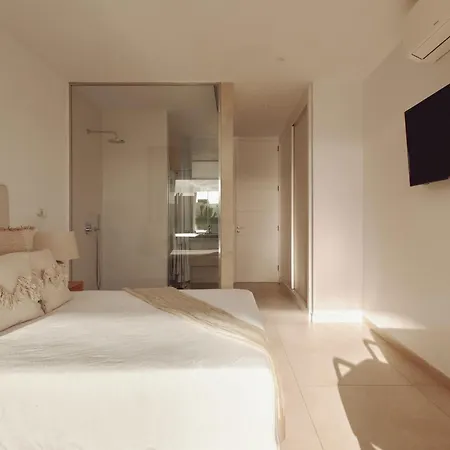 Elements By Alondra Vila *